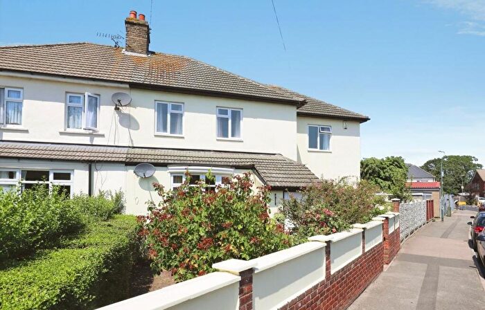 4 Bedroom Semi Detached House For Sale In Hind Crescent, Erith, DA8