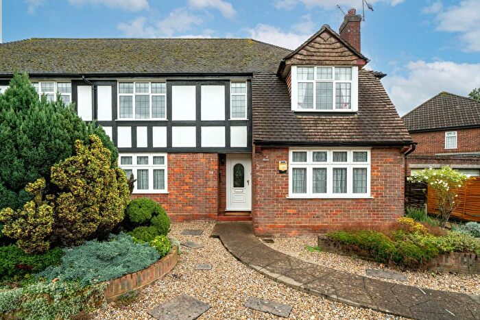 2 Bedroom Maisonette To Rent In The Sigers, Pinner, Greater London, HA5