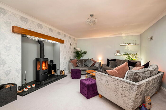 5 Bedroom Detached House For Sale In Croft Meadows, Cheddington, Buckinghamshire, LU7