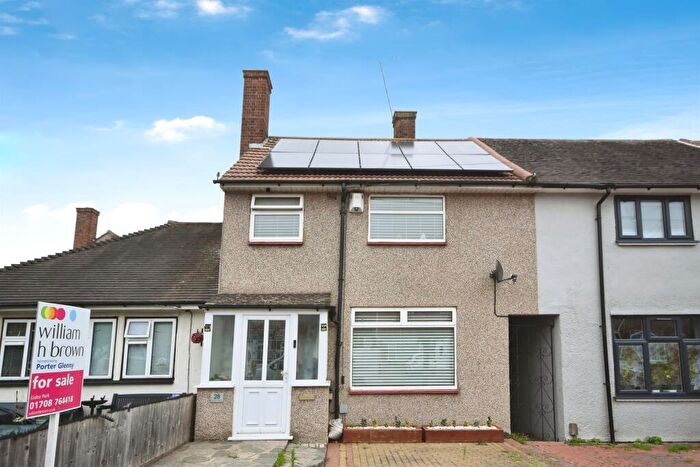 2 Bedroom End Of Terrace House For Sale In Dewsbury Road, Romford, RM3