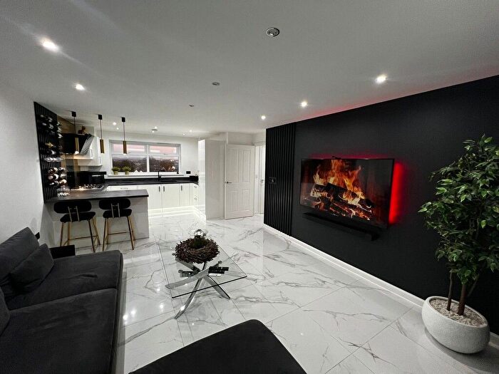 2 Bedroom Flat For Sale In Mansell Road, Bristol, BS34