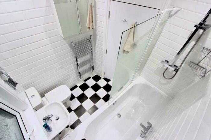 4 Bedroom Terraced House To Rent In Warwick Road, London, N11