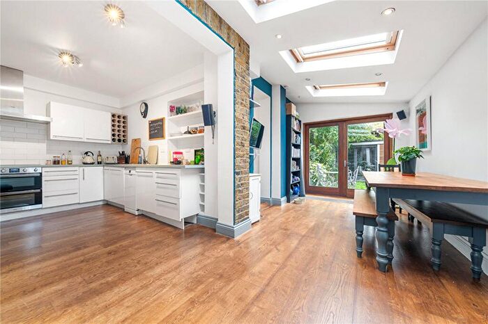 2 Bedroom Flat For Sale In Oglander Road, Peckham Rye, London, SE15