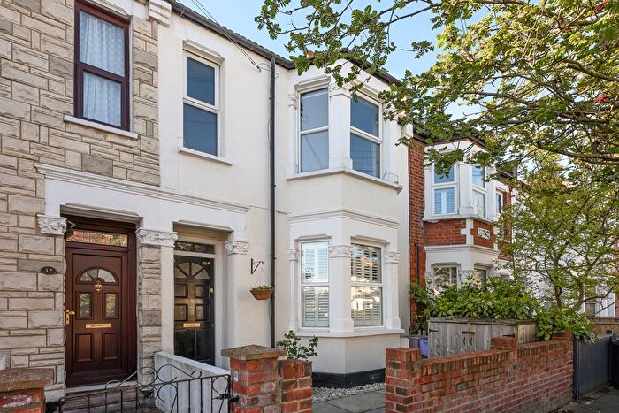 1 Bedroom Flat For Sale In Dryden Road, Wimbledon, London, SW19