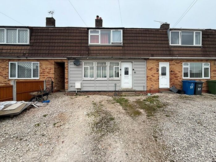 Terraced House For Sale In Houldsworth Drive, Chesterfield, Derbyshire, S41