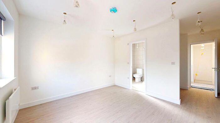 2 Bedroom Flat To Rent In Church Street, Enfield, Greater London, EN2