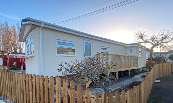 1 Bedroom Park Home For Sale In Iford Bridge Home Park Old Bridge Road, Bournemouth, BH6