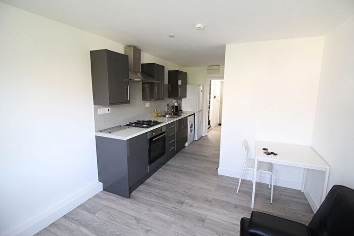 2 Bedroom Flat To Rent In Russell Street, Cathays, Cardiff, CF24