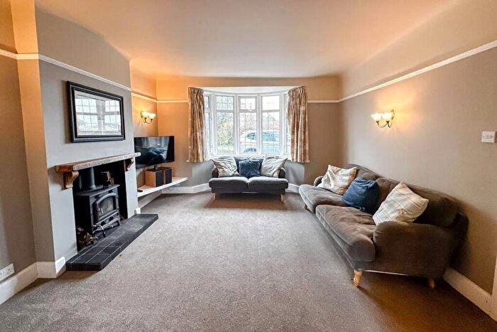 4 Bedroom Detached House To Rent In New Road, West Parley - Short Term Let - £pcm, BH22