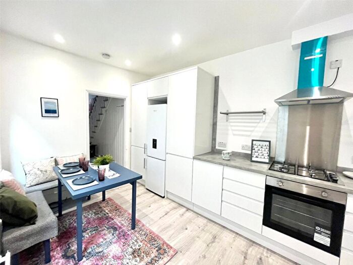 4 Bedroom Terraced House To Rent In Amies Street, SW11