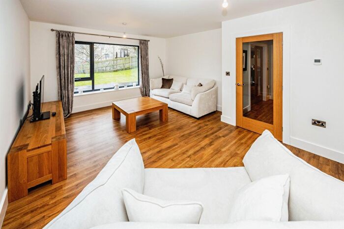5 Bedroom Detached House For Sale In Beech Gardens, Halifax, HX2