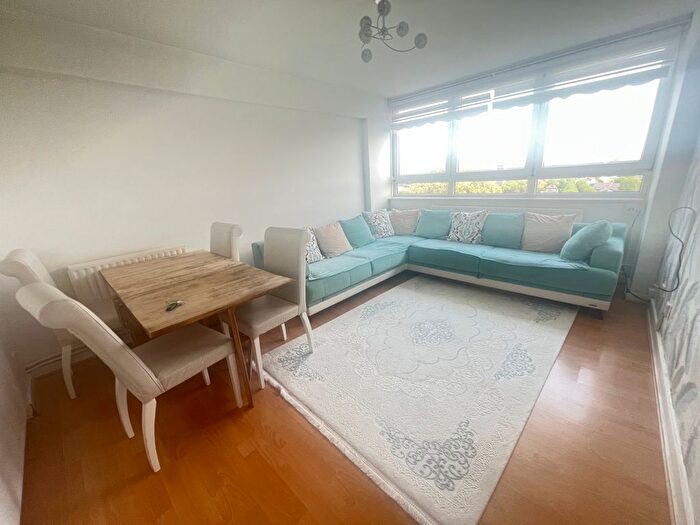 2 Bedroom Flat To Rent In Scriven Street, London, E8