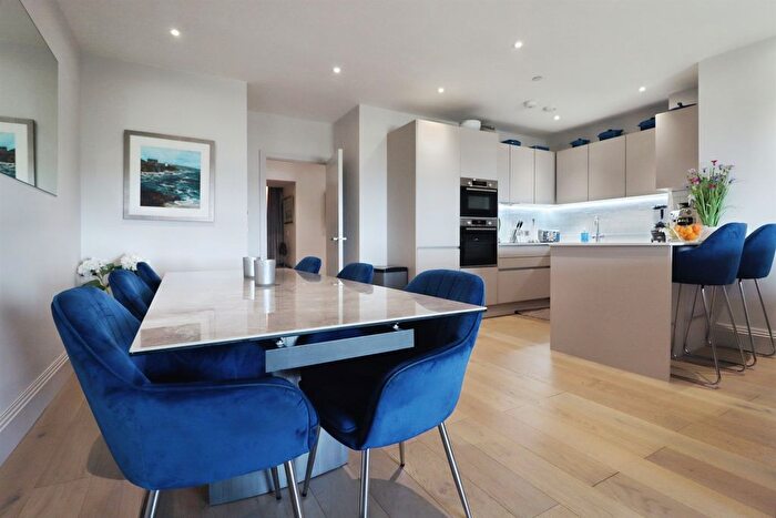 3 Bedroom Flat For Sale In Rest Bay, Porthcawl, CF36