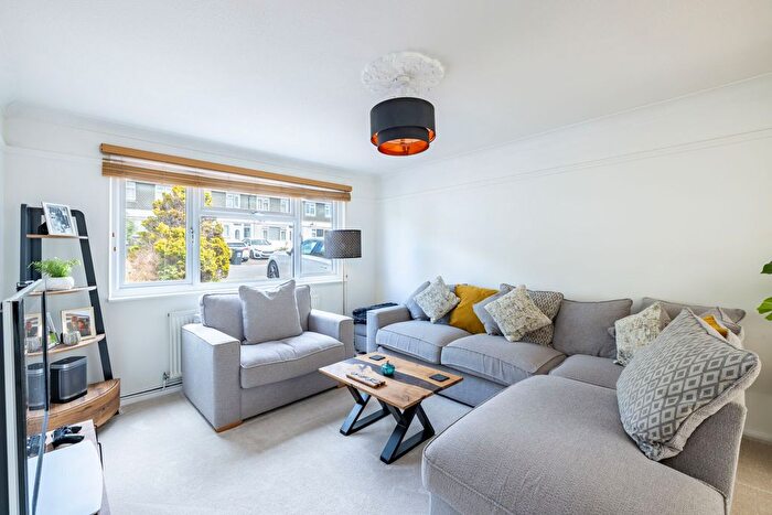 3 Bedroom End Of Terrace House To Rent In Silkham Road, Oxted, RH8