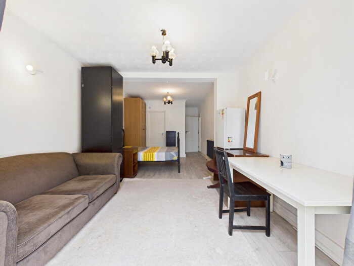 4 Bedroom Semi-Detached House For Sale In Park Chase, Wembley, HA9