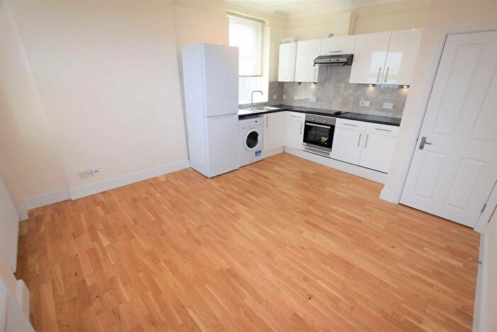 2 Bedroom Flat To Rent In High Road, North Finchley, N12