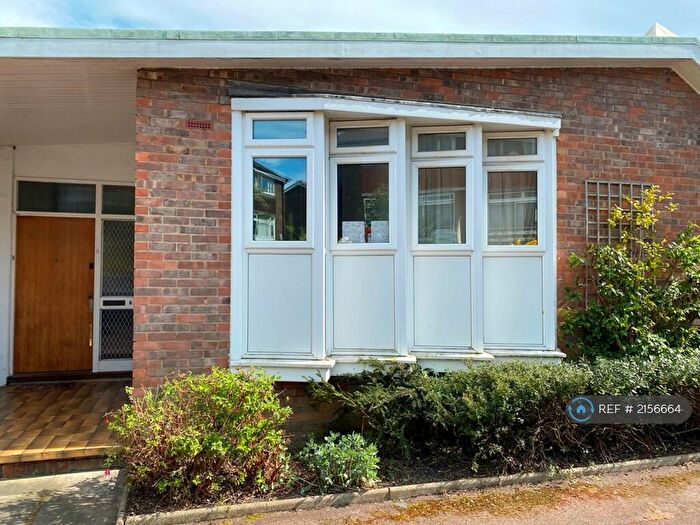 3 Bedroom Bungalow To Rent In Perifield, London, SE21