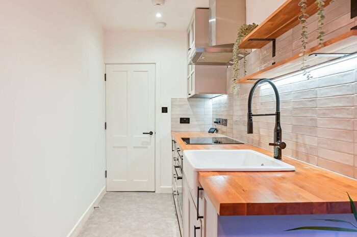 1 Bedroom Flat For Sale In Bow Road, Bow, London, E3