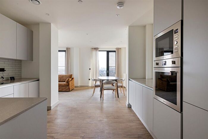 2 Bedroom Flat To Rent In Selbourne Road, Walthamstow, E17