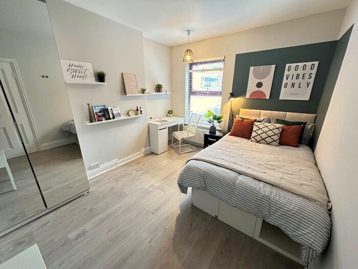 Studio To Rent In Room, Havelock Road, Luton, Bedfordshire, LU2