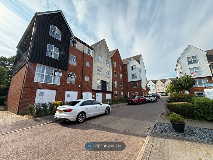 2 Bedroom Flat To Rent In Cloudeseley Close, Sidcup, DA14