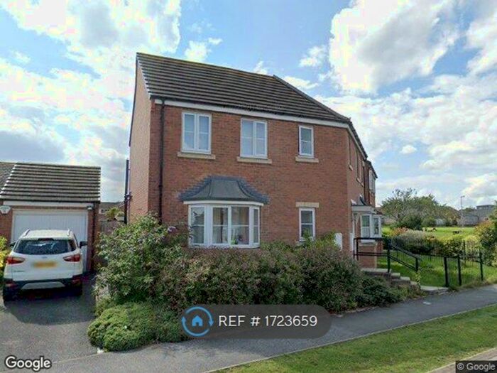 3 Bedroom Detached House To Rent In Whinmoor Way, Leeds, LS14