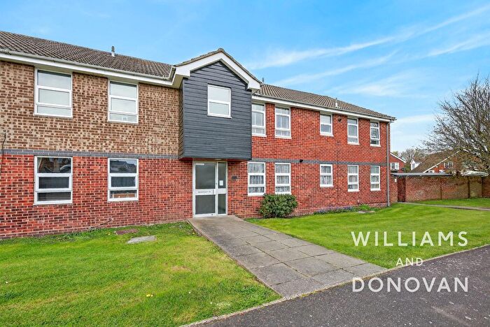 1 Bedroom Flat For Sale In Hazelwood, Benfleet, SS7