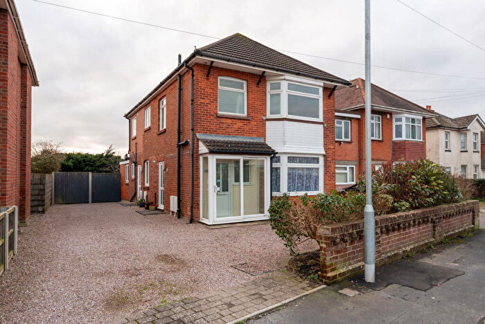 2 Bedroom Flat To Rent In Kingswell Road, Ensbury Park, Bournemouth, Dorset, BH10