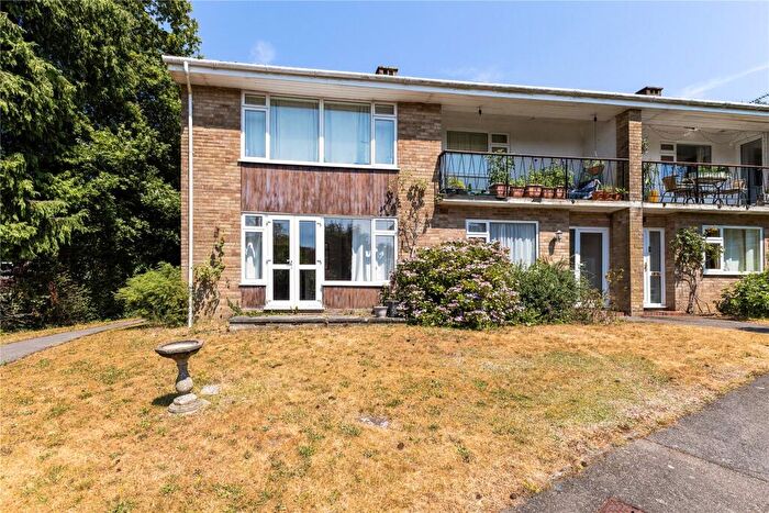 2 Bedroom Flat For Sale In Heather Way, Hindhead, Surrey, GU26