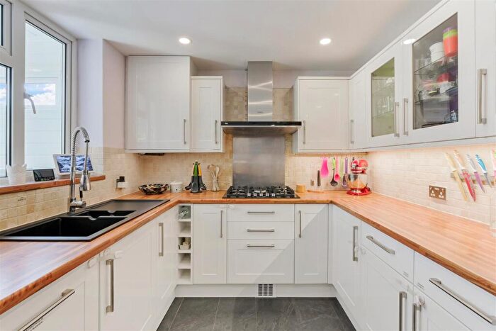 4 Bedroom House For Sale In Bletchingley Close, Merstham, Surrey, RH1