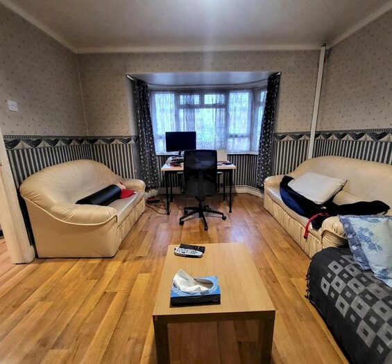 3 Bedroom Semi-Detached House To Rent In Chatsworth Road, Hayes, Greater London, UB4