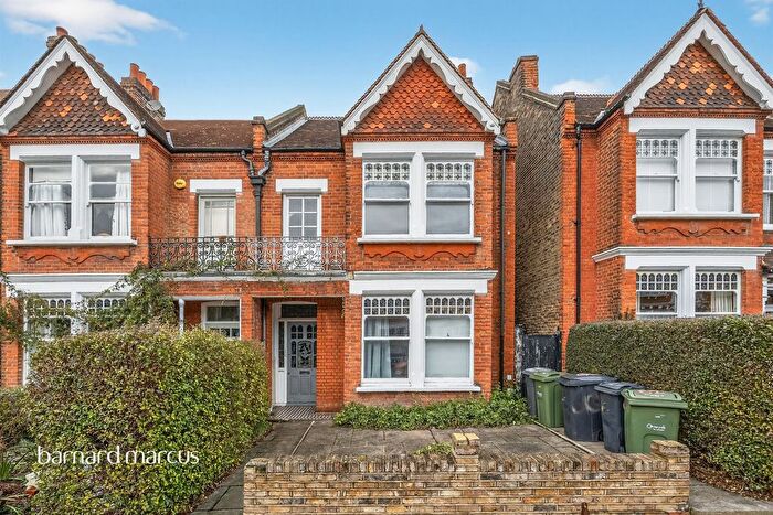 4 Bedroom Semi Detached House For Sale In Stanthorpe Road, London, SW16