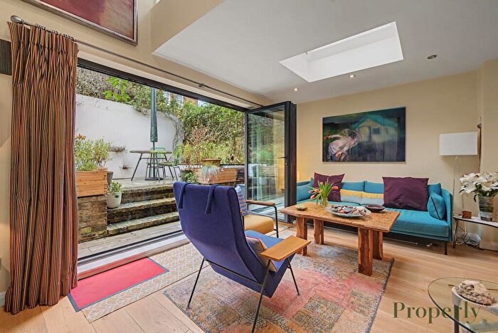 3 Bedroom Terraced House For Sale In Queen's Head Street, Angel, Islington, London, N1