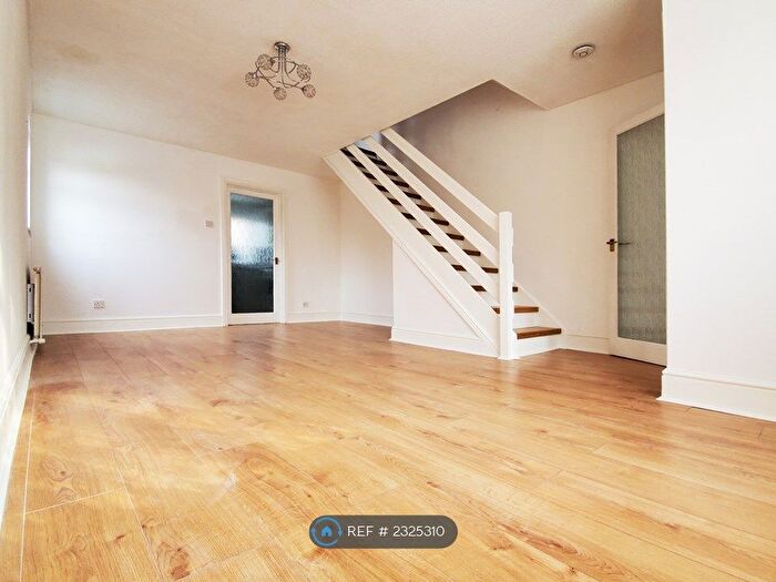 2 Bedroom End Of Terrace House To Rent In Vicarage Close, Northolt, UB5