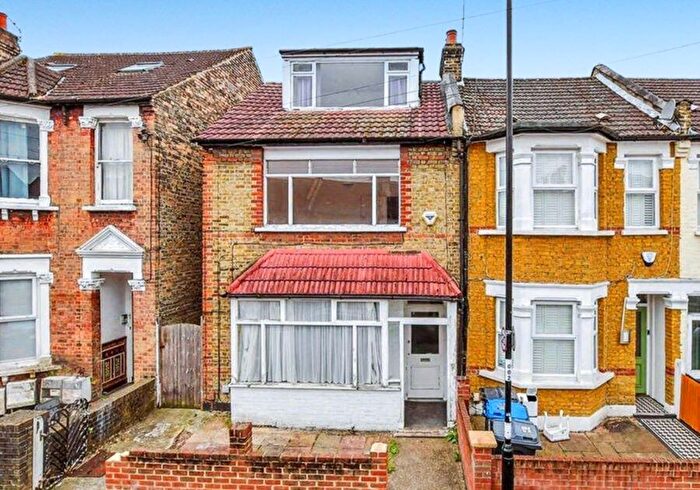 4 Bedroom End Of Terrace House For Sale In Kynaston Road, Thornton Heath, Surrey, CR7