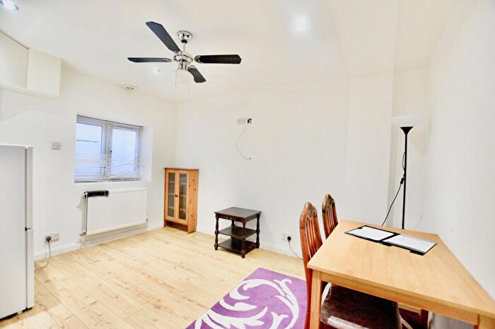 1 Bedroom Flat To Rent In Ilfracombe Gardens, Goodmayes, RM6