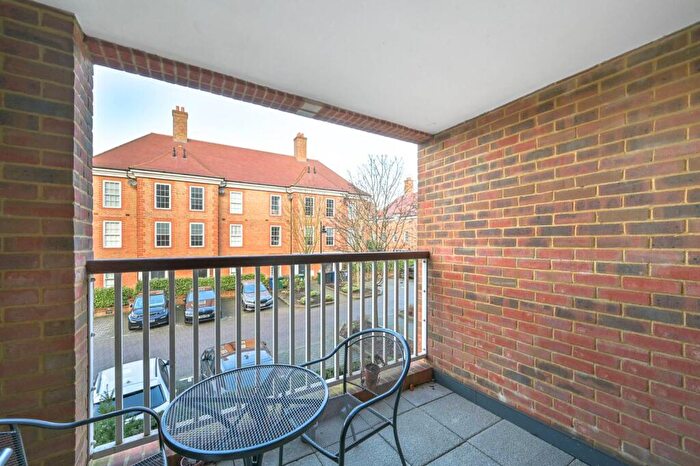 2 Bedroom Flat For Sale In Ashridge Close, Finchley, London, N3