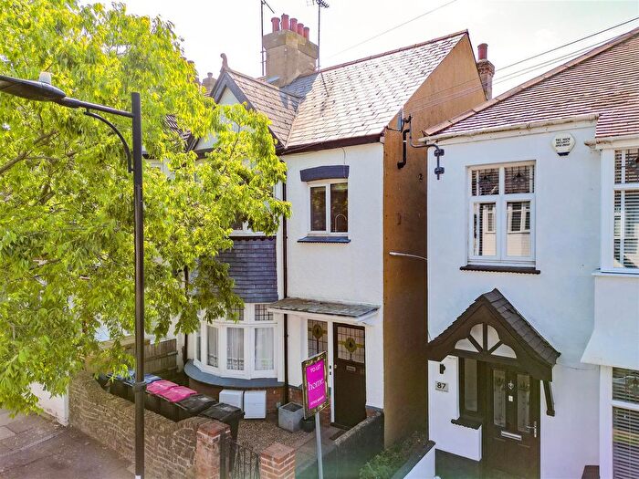 2 Bedroom Flat To Rent In Marguerite Drive, Leigh-On-Sea, SS9