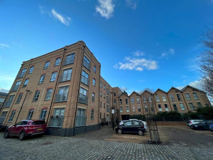 2 Bedroom Flat To Rent In Esparto Way, South Darenth, Dartford, DA4