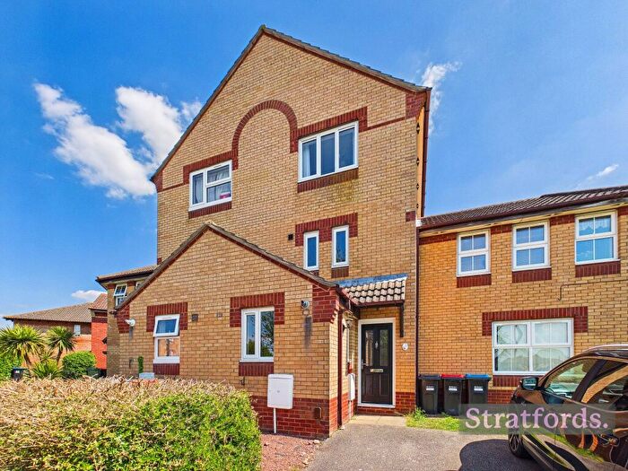 3 Bedroom Terraced House To Rent In Rhodes Place, Oldbrook, MK6