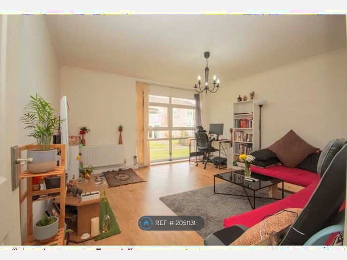 2 Bedroom Flat To Rent In Moss Lane, Pinner, HA5