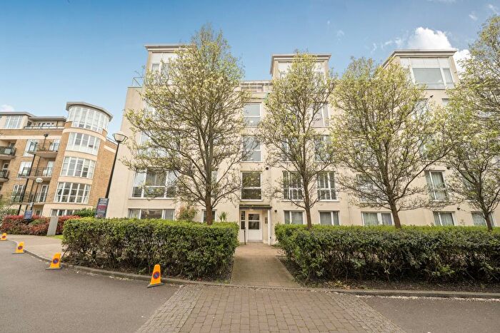 1 Bedroom Flat For Sale In Cedar House, Melliss Avenue, TW9