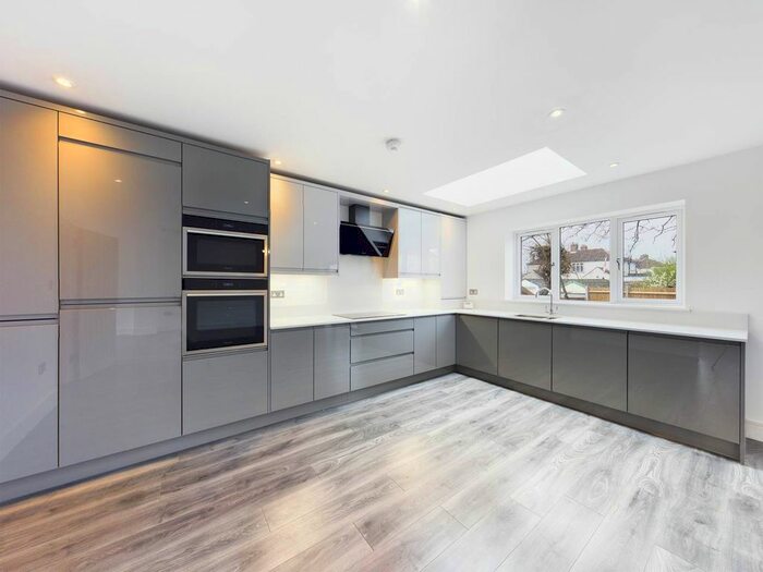 4 Bedroom Semi-Detached House To Rent In Buckingham Avenue, Welling, Kent, DA16