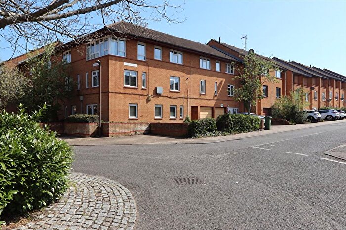 2 Bedroom Flat For Sale In Shackleton Place, Oldbrook, MK6