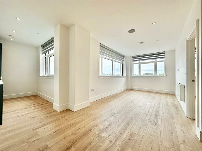 1 Bedroom Apartment To Rent In Pycroft Road, Chertsey, KT16