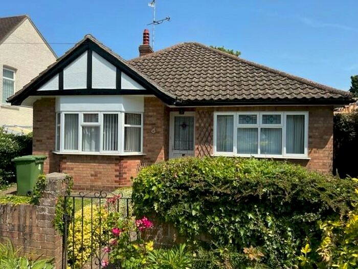 2 Bedroom Bungalow To Rent In Tanfield Drive, Billericay, CM12