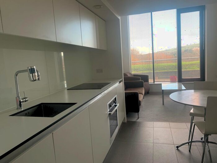 1 Bedroom Apartment To Rent In Lake Shore, BS13