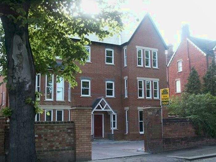 2 Bedroom Flat To Rent In Flat, Holland House, MK40