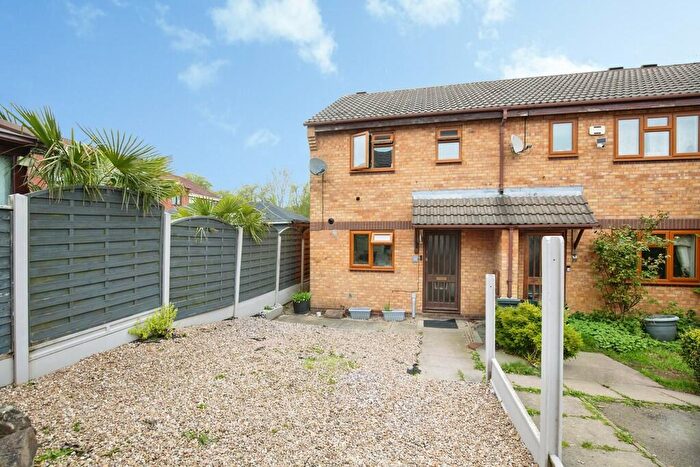 3 Bedroom End Of Terrace House For Sale In Cornish Close, Ansley Common, CV10