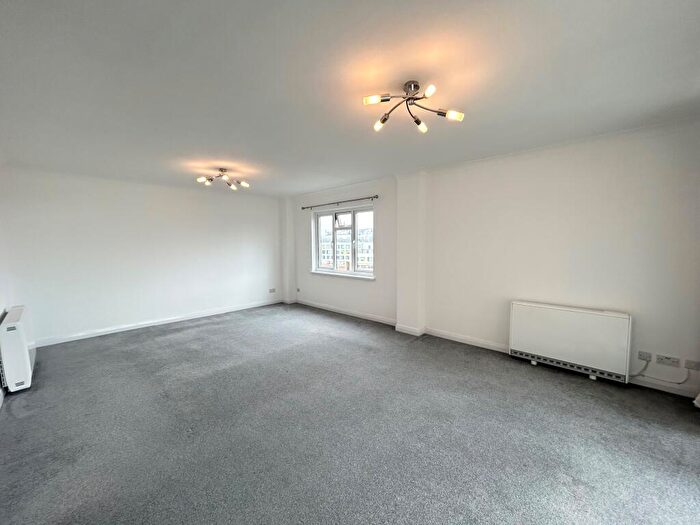 2 Bedroom Flat To Rent In Bath Road, Bournemouth, BH1